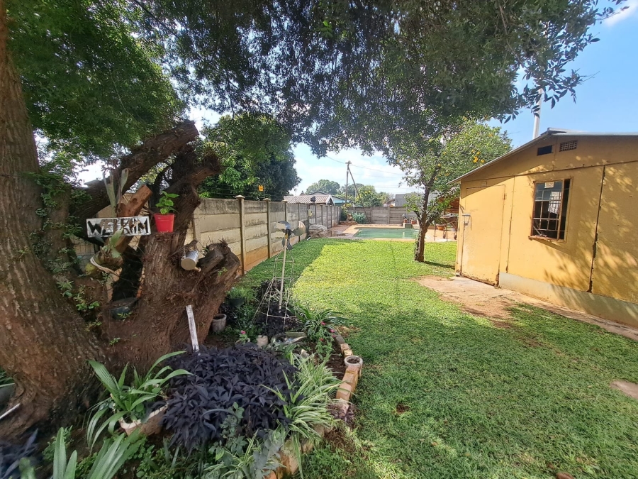 5 Bedroom Property for Sale in Oos Einde North West